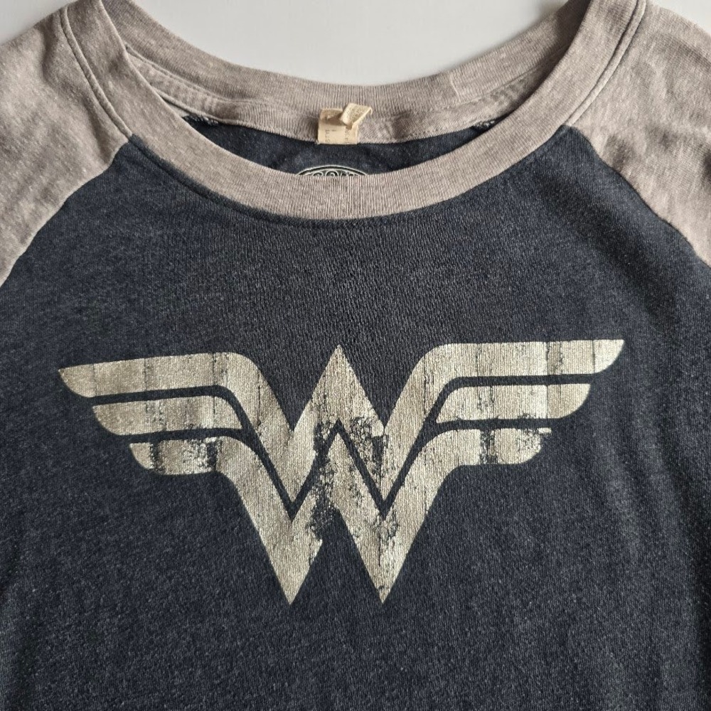 Wonder Woman Under Armour Heat Gear 3/4 Sleeve Raglan Shirt Womens S Athleisure - Picture 7 of 16